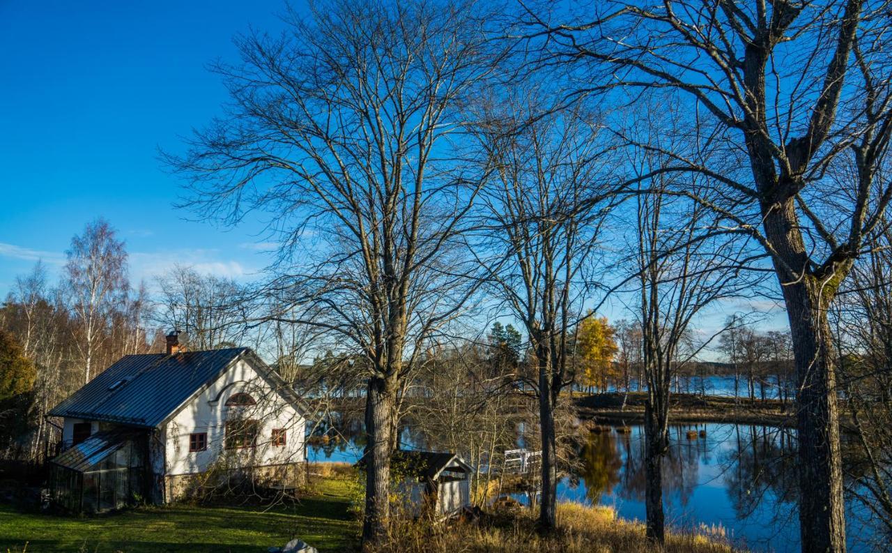 Romantic Spa Villa With Fireplace By The Lake Stjarnsund Exterior photo