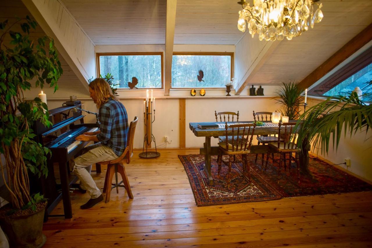 Romantic Spa Villa With Fireplace By The Lake Stjarnsund Exterior photo