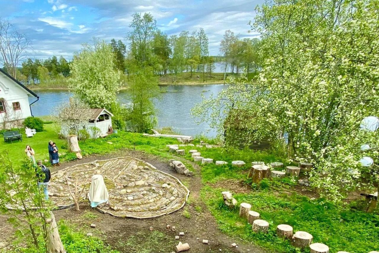 Romantic Spa Villa With Fireplace By The Lake Stjarnsund Exterior photo